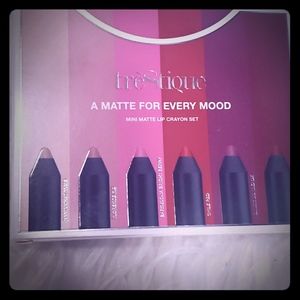Trestique lip matte crayons set